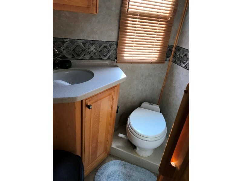 2006 Fleetwood Revolution LE 40E - 010