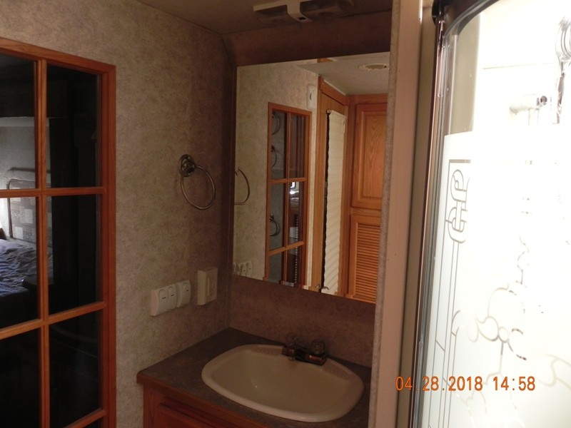 2004 Gulf Stream Crescendo 8408 - 042