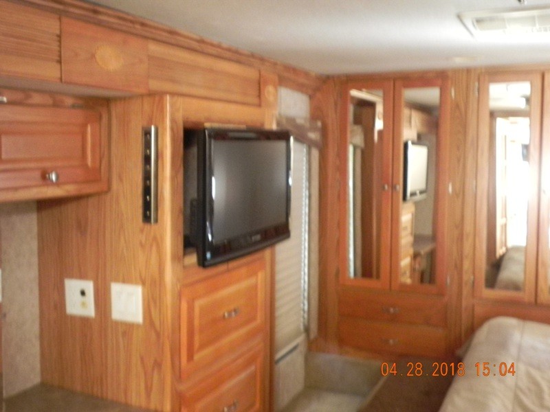 2004 Gulf Stream Crescendo 8408 - 053