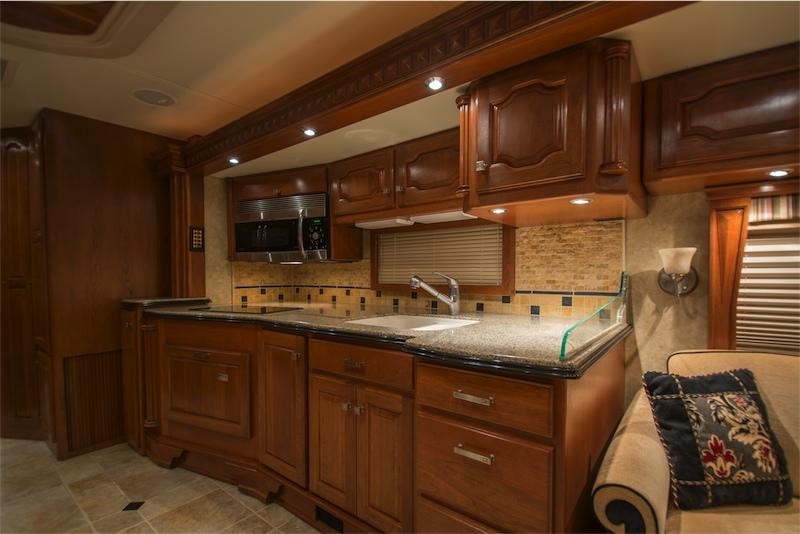 2009 Country Coach Intrigue 550 - 004