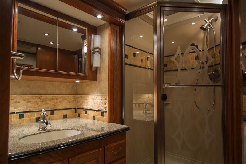 2009 Country Coach Intrigue 550 - 007