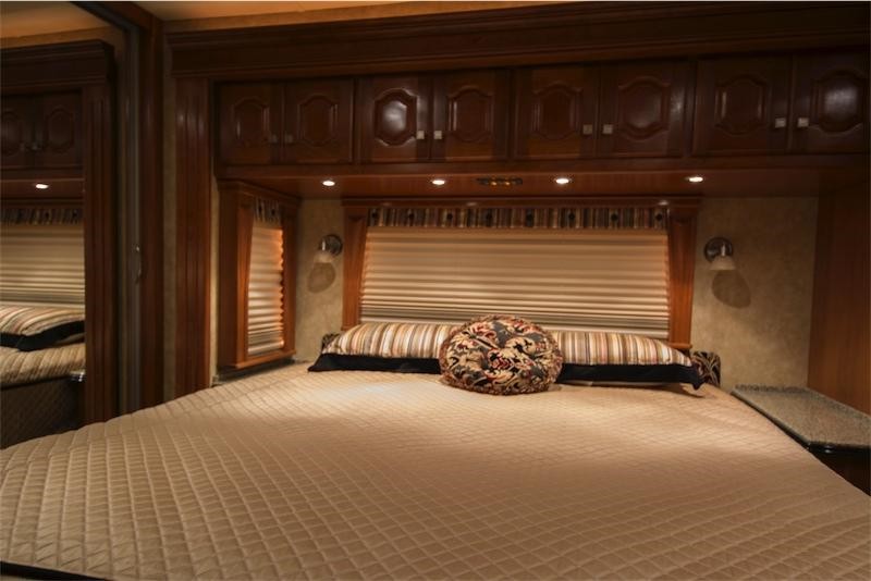 2009 Country Coach Intrigue 550 - 010