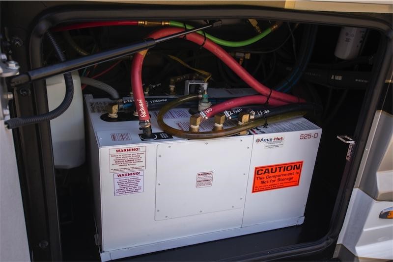 2009 Country Coach Intrigue 550 - 012