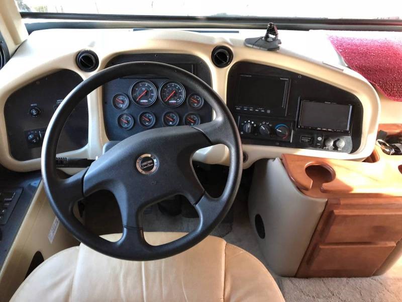 2009 Tiffin Phaeton 40QTH - 004