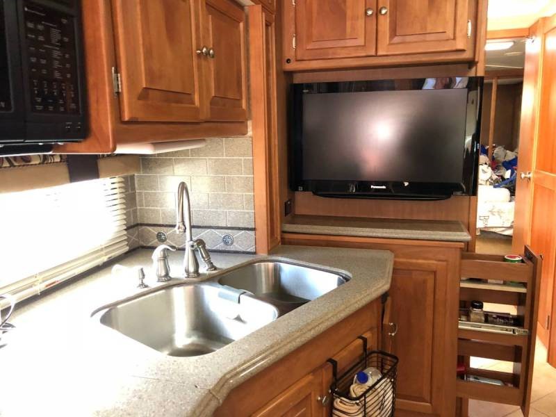 2009 Tiffin Phaeton 40QTH - 008