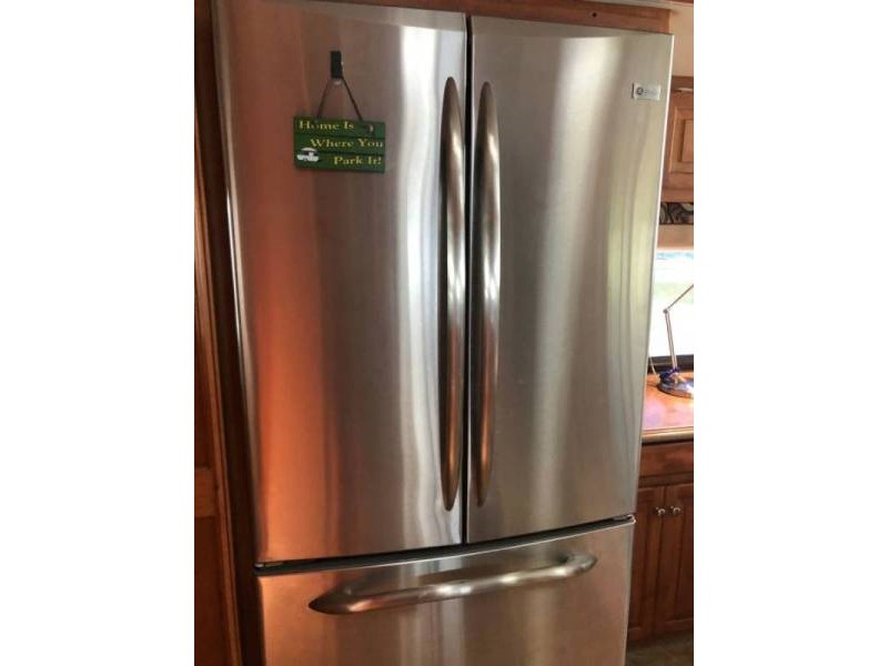 2009 Tiffin Phaeton 40QTH - 010