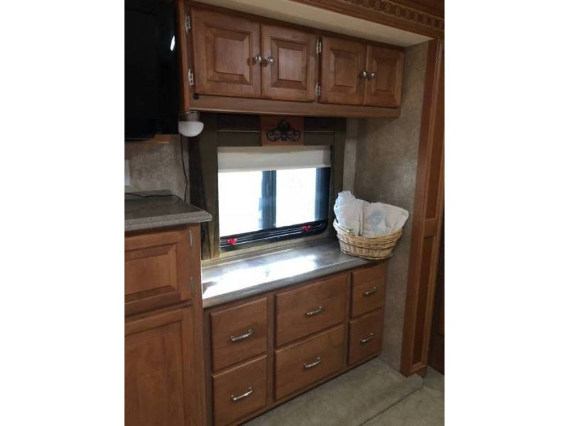 2009 Tiffin Phaeton 40QTH - 011