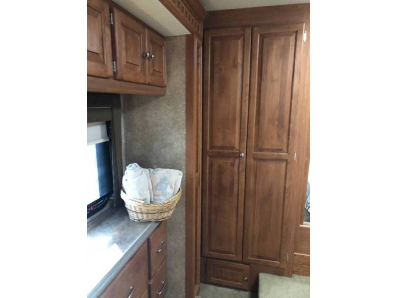 2009 Tiffin Phaeton 40QTH - 012