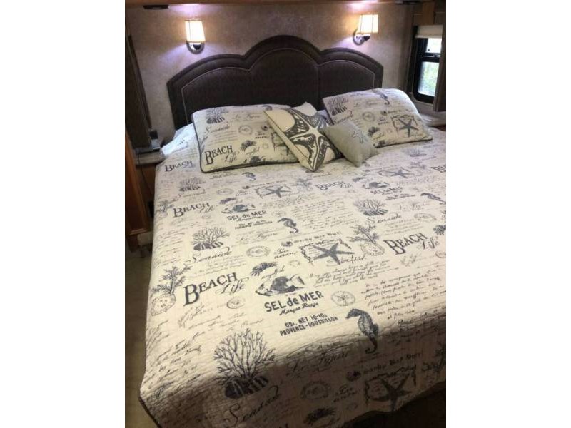 2009 Tiffin Phaeton 40QTH - 015