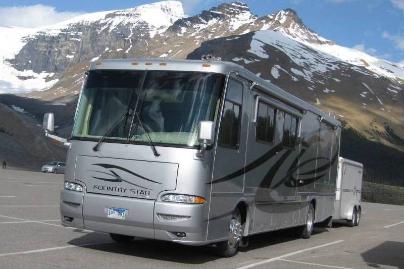 2004 Newmar Kountry Star 3702 - 001
