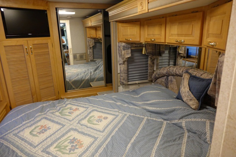 2004 Newmar Kountry Star 3702 - 013