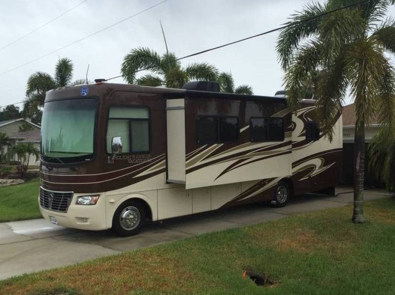 2012 Holiday Rambler Vacationer 32WBD - 002