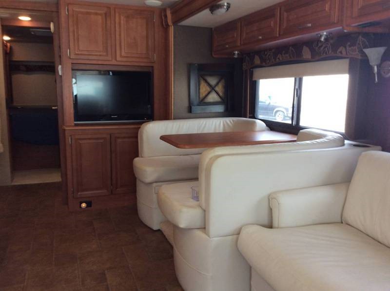 2012 Holiday Rambler Vacationer 32WBD - 004