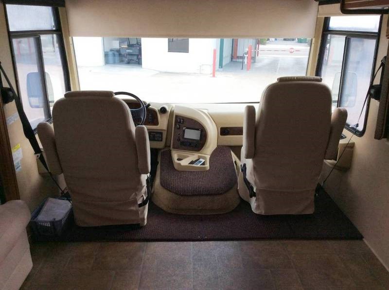 2012 Holiday Rambler Vacationer 32WBD - 005