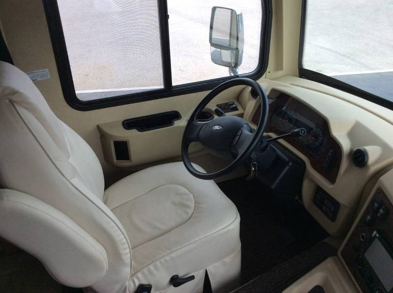 2012 Holiday Rambler Vacationer 32WBD - 006