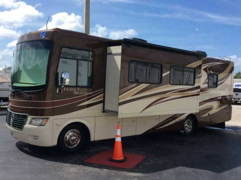 2012 Holiday Rambler Vacationer 32WBD - 010