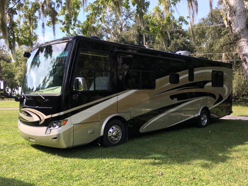 2014 Tiffin Allegro Breeze 32BR