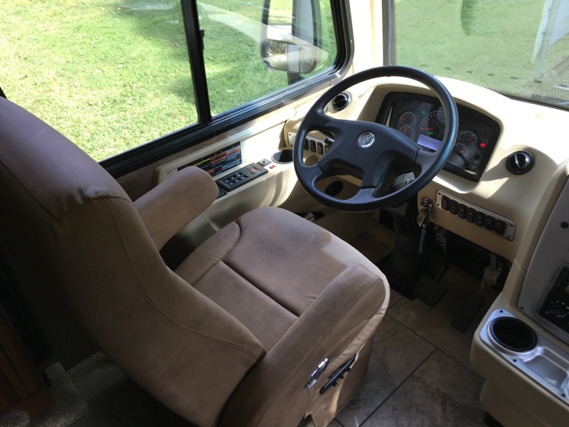2014 Tiffin Allegro Breeze 32BR - 012