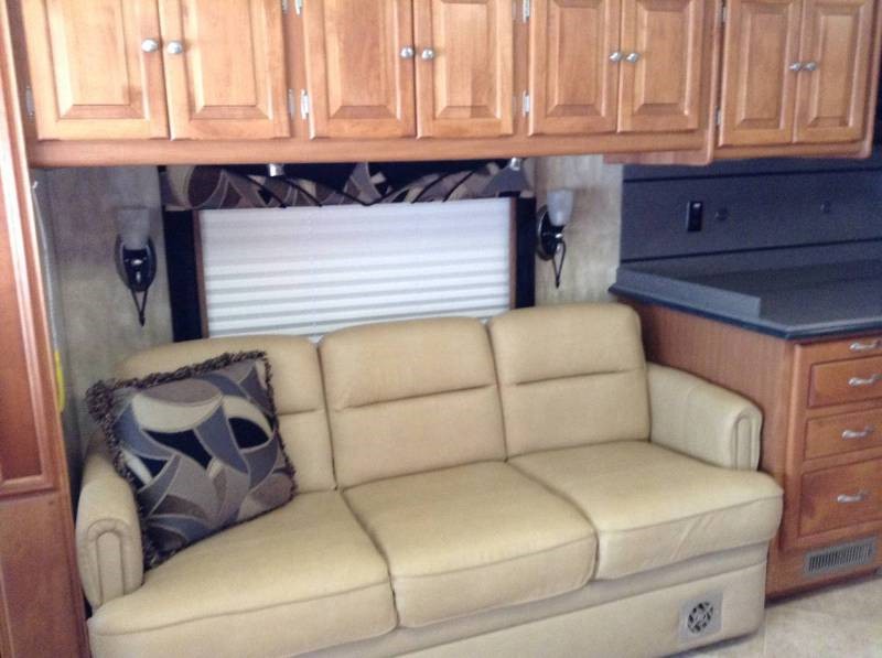 2008 Tiffin Phaeton 40QSH - 010