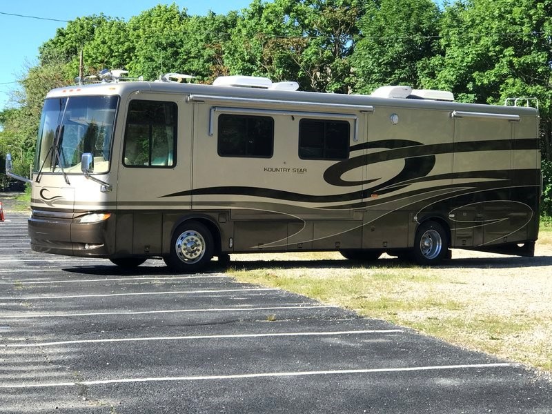 2005 Newmar Kountry Star 3721 - 002