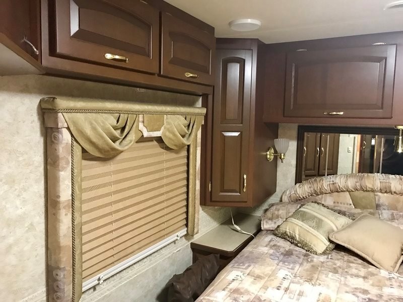 2005 Newmar Kountry Star 3721 - 008