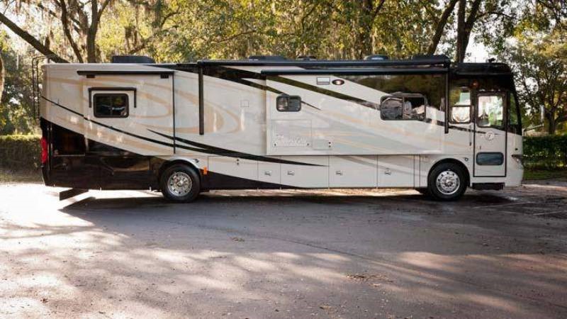 2011 Tiffin Phaeton 40QTH - 002