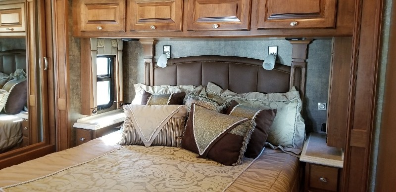 2011 Tiffin Phaeton 40QTH - 006