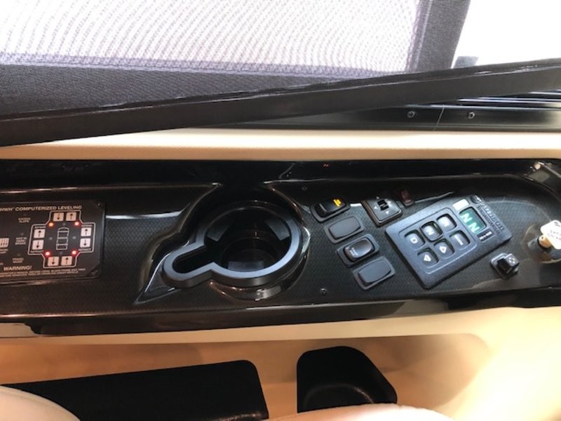 2016 Tiffin Phaeton 40QBH - 005