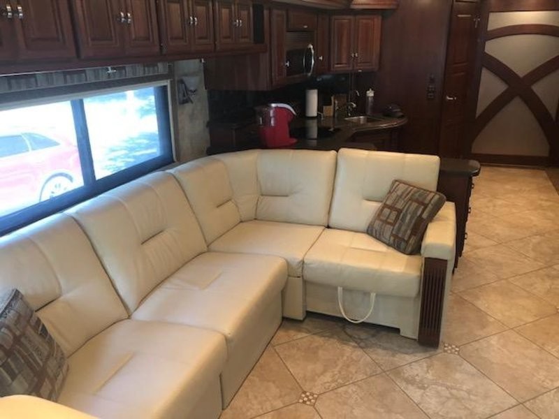 2011 Winnebago Tour 42QD - 003