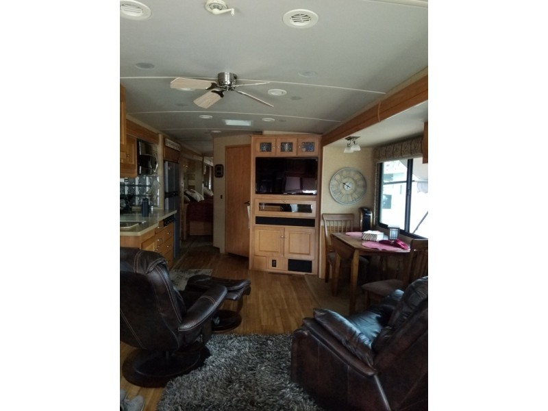 2008 Winnebago Adventurer Limited 39WL- 003