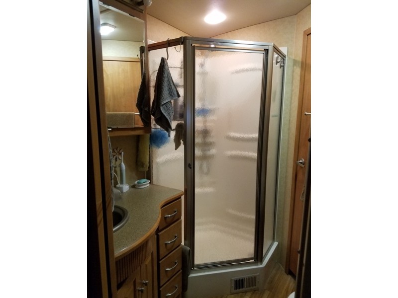 2008 Winnebago Adventurer Limited 39WL- 006