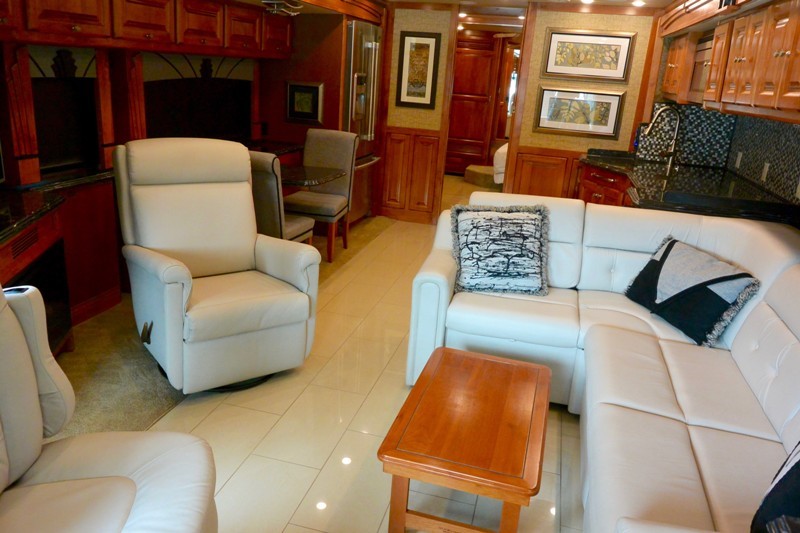 2015 Tiffin Phaeton 36GH - 009