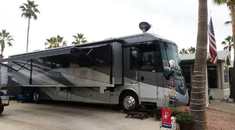 2013 Winnebago Journey 42E - 001