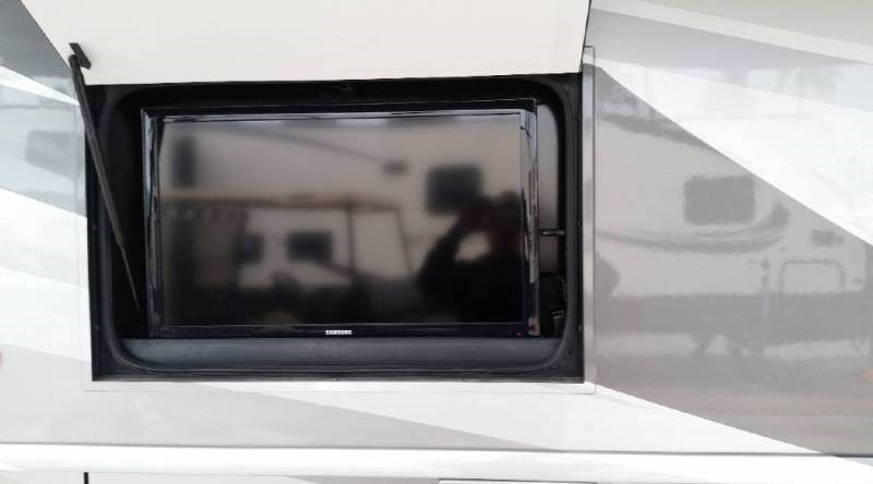 2013 Winnebago Journey 42E - 003