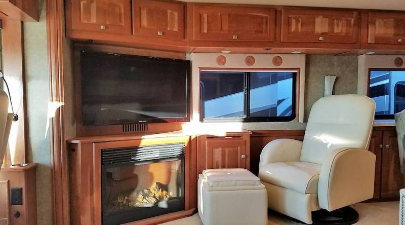 2013 Winnebago Journey 42E - 011