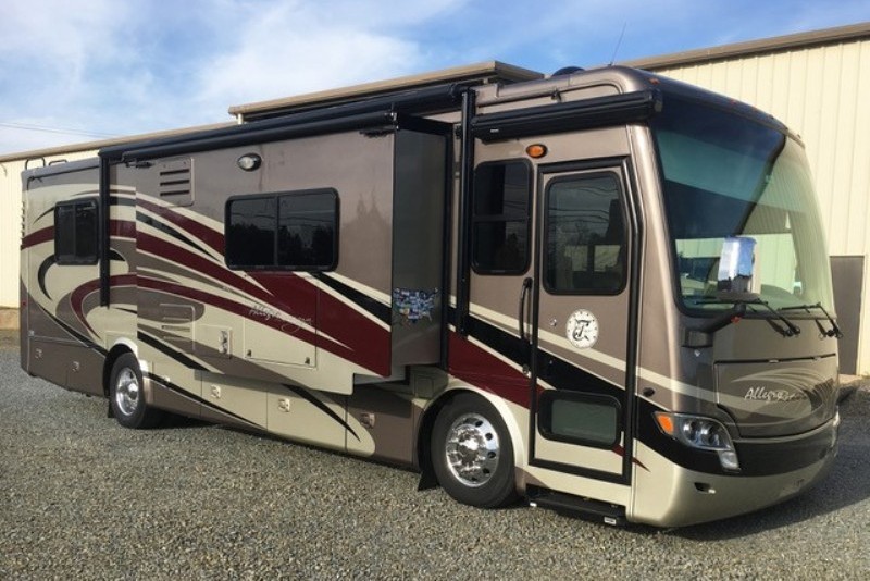 2014 Tiffin Allegro Breeze 32BR - 001