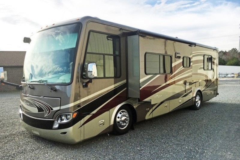 2014 Tiffin Allegro Breeze 32BR - 002