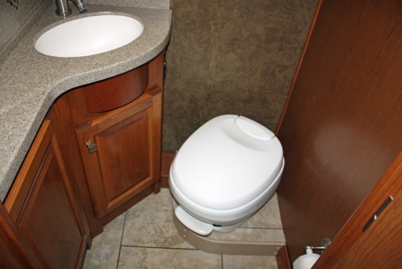 2014 Tiffin Allegro Breeze 32BR - 031