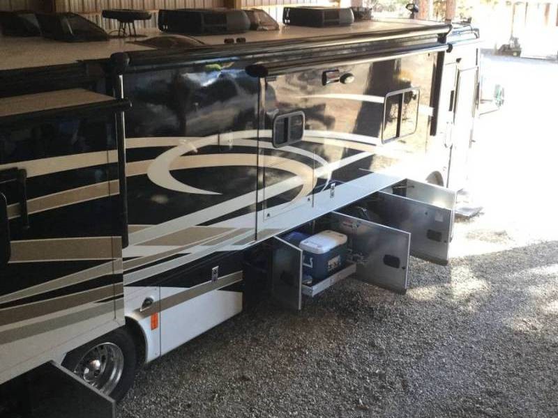 2009 Tiffin Phaeton 40QTH - 005