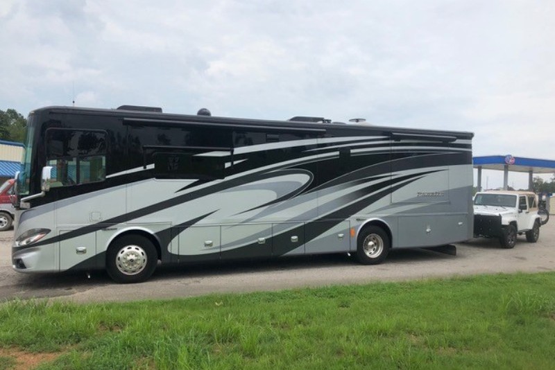 2017 Tiffin Phaeton 36GH - 001