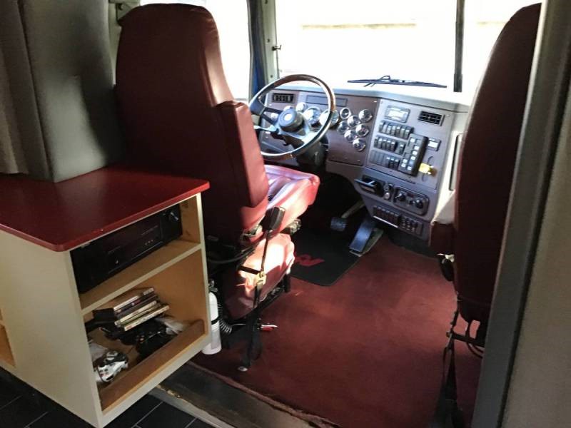 2001 Kingsley Coach - 010