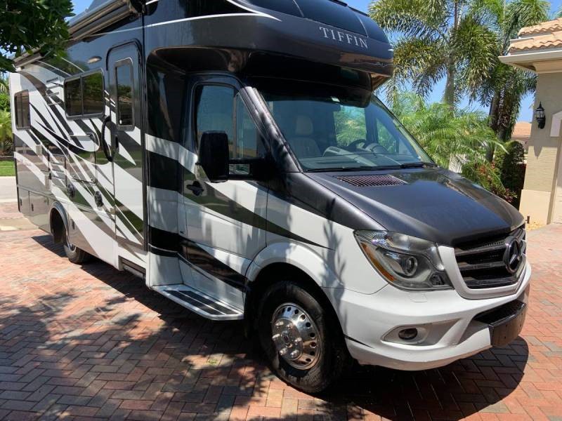 2017 Tiffin Wayfarer 24QW - 001