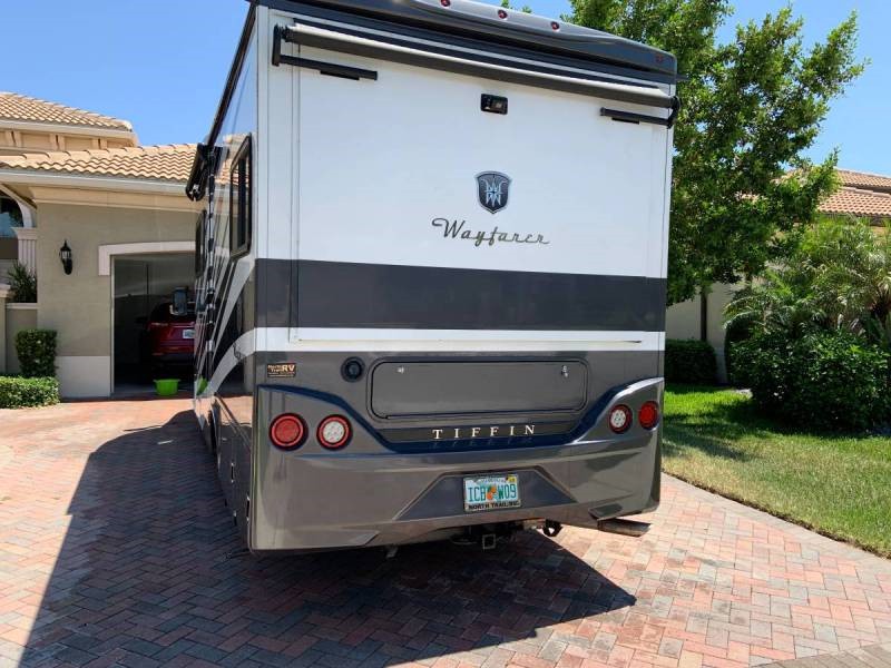 2017 Tiffin Wayfarer 24QW - 003
