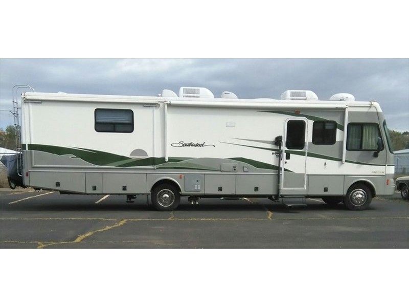 1002 2003 Fleetwood Southwind 35R - 002