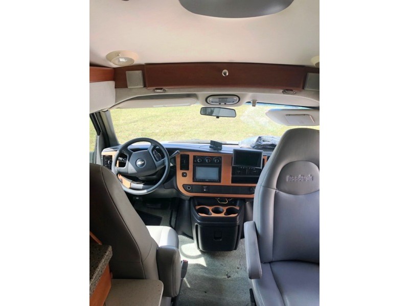 2009 Roadtrek 210 Popular - 003