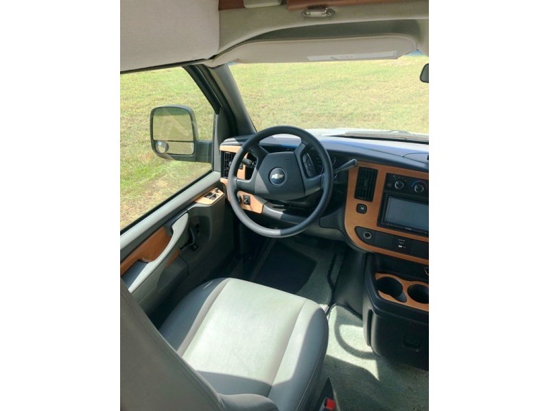 2009 Roadtrek 210 Popular - 004