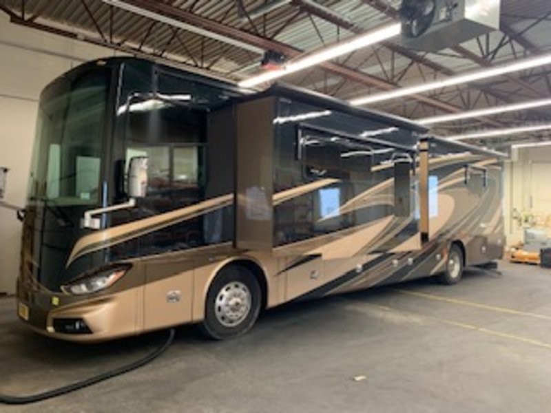 2015 Tiffin Phaeton 40AH