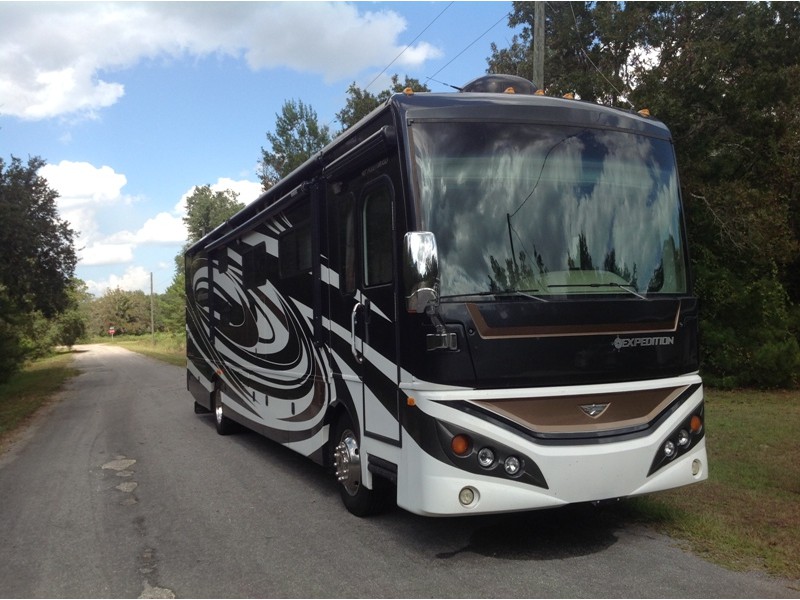 2011 Fleetwood Expedition 38B - 001