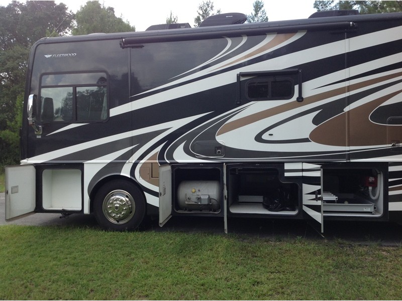 2011 Fleetwood Expedition 38B - 006