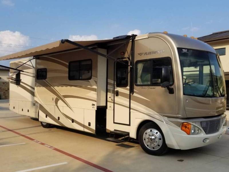 2008 Fleetwood Pace Arrow 38P